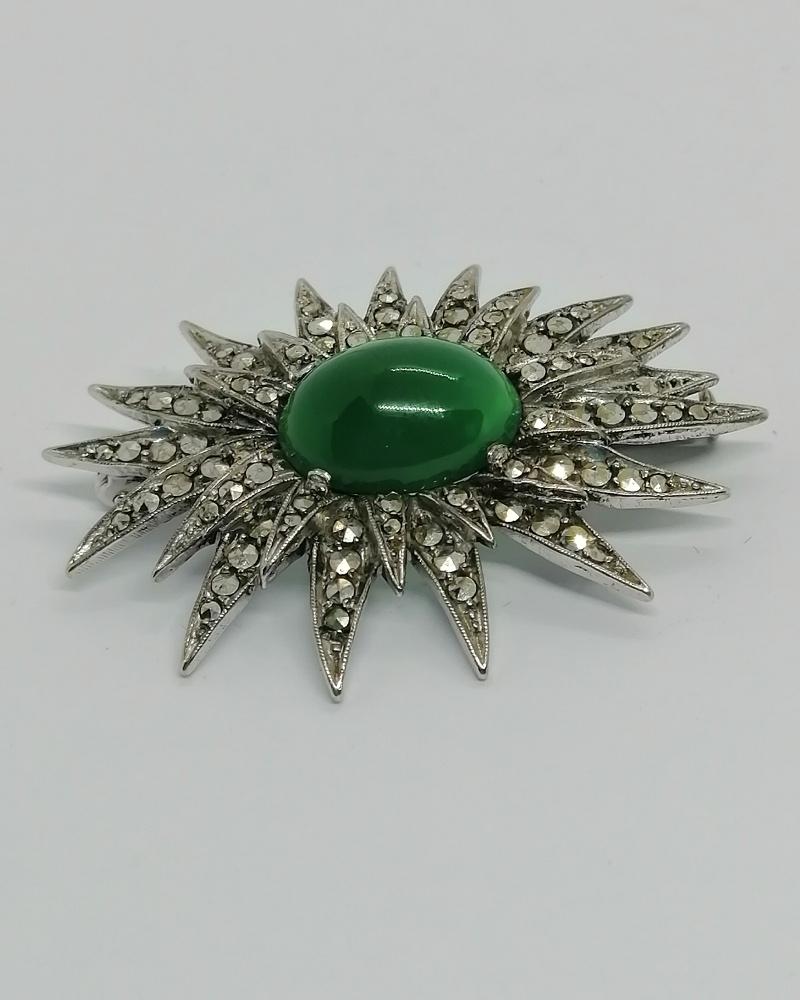 Broche argent, en forme de fleur, pavage marcasites et agate verte, 1920-30. – Image 2