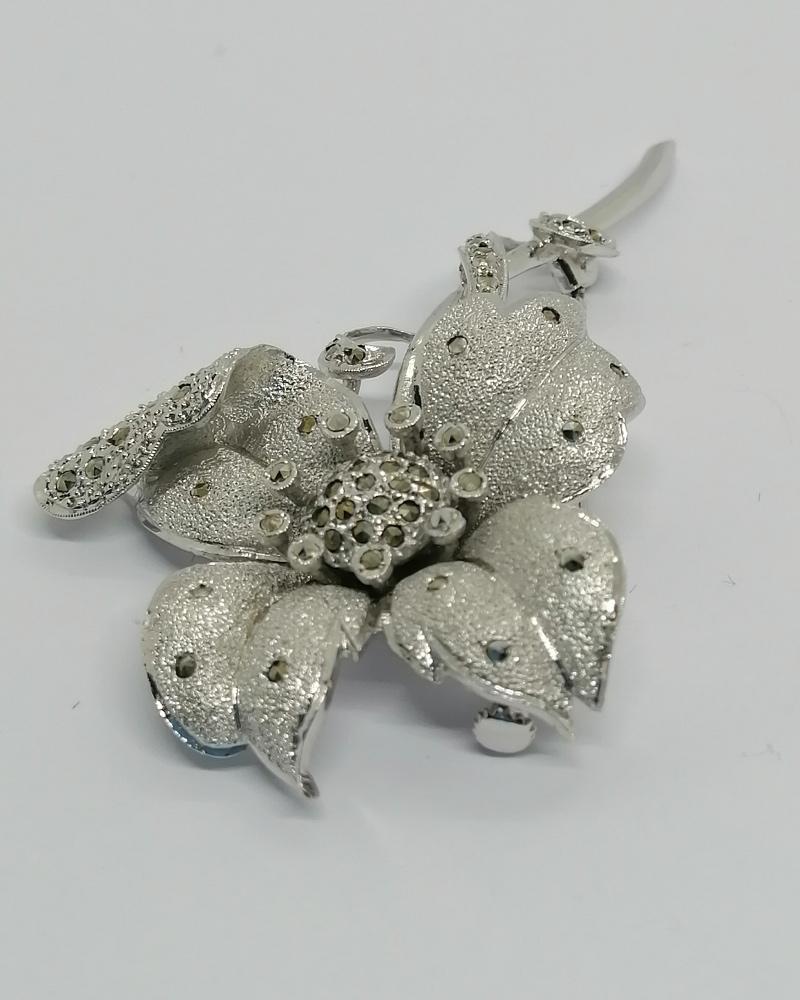 Broche argent, fleur stylisée, en mat et poli avec marcasites, 1930-40. – Image 3
