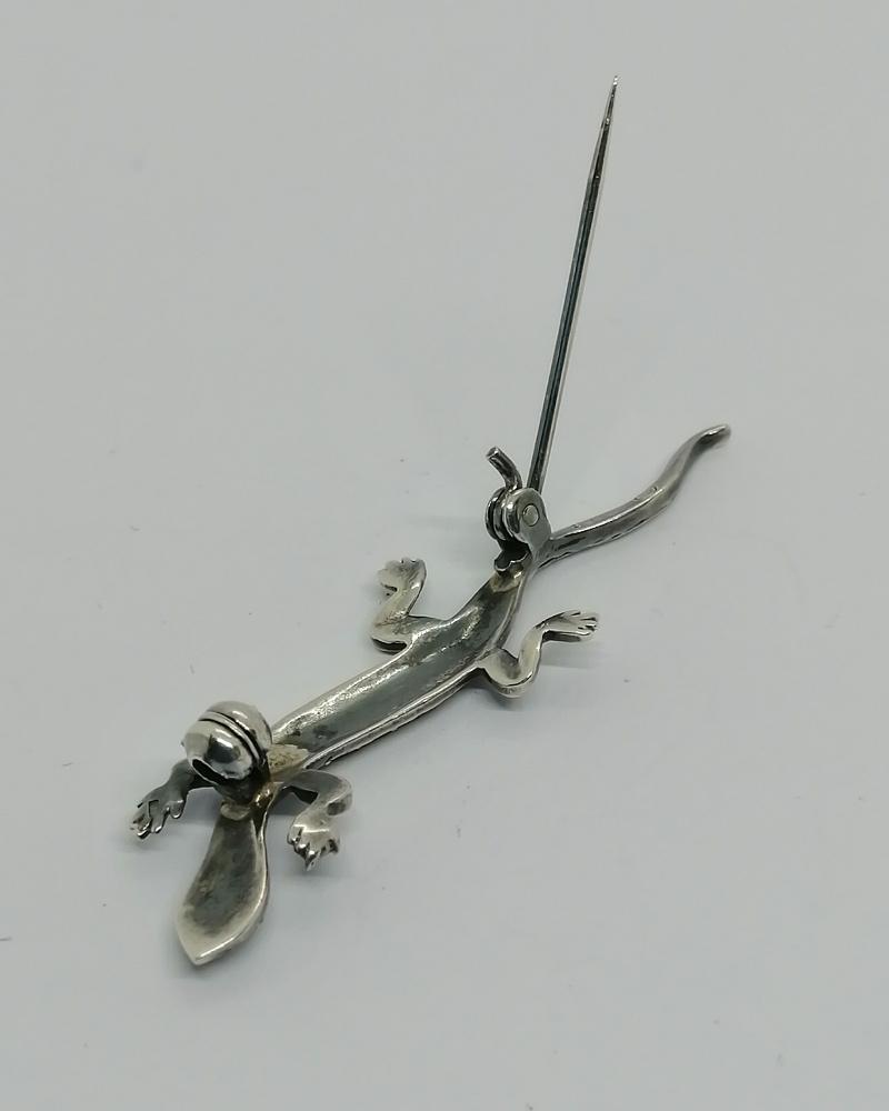 Broche argent petite salamandre, sertie de marcasites, vers 1940-50. – Image 4