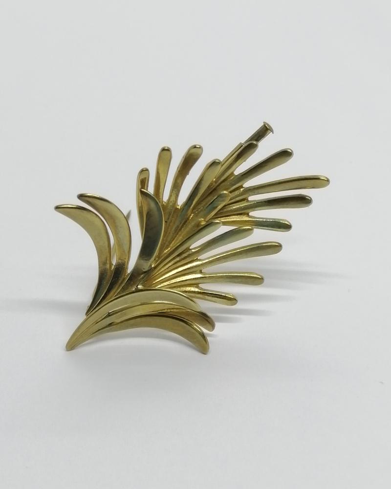 Broche alliage d'or 8ct 333°/°°, feuilles stylisées, 1940-50.