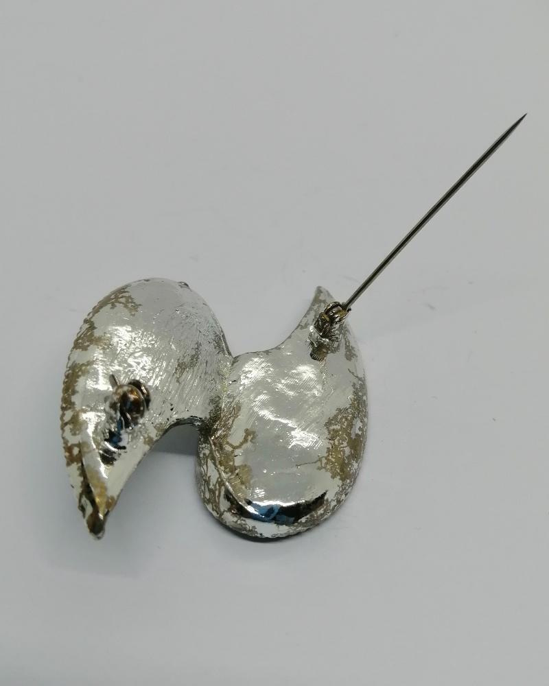 Broche façon ailes d'ange, totalement pavée de strass blanc, vers 1960-70. – Image 3