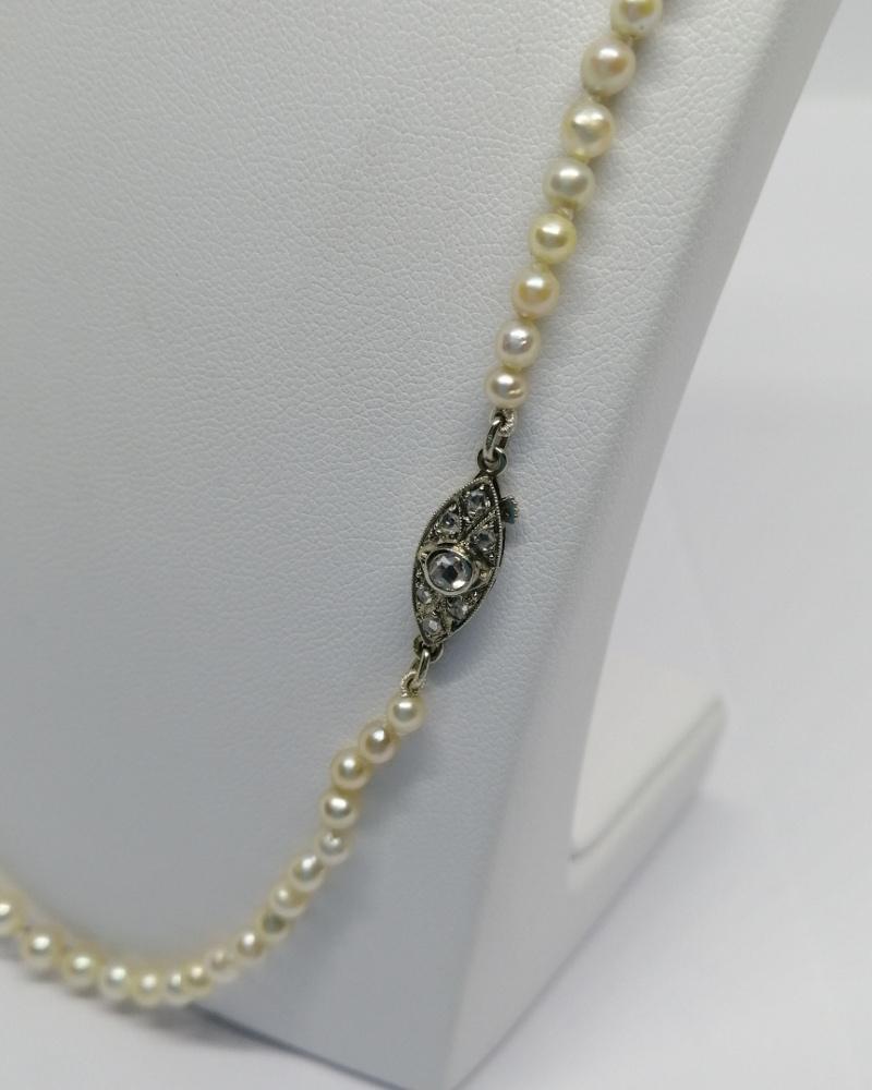 Collier or et perles de culture blanche, en chute, fermoir or gris et diamants, 1920-30. – Image 4