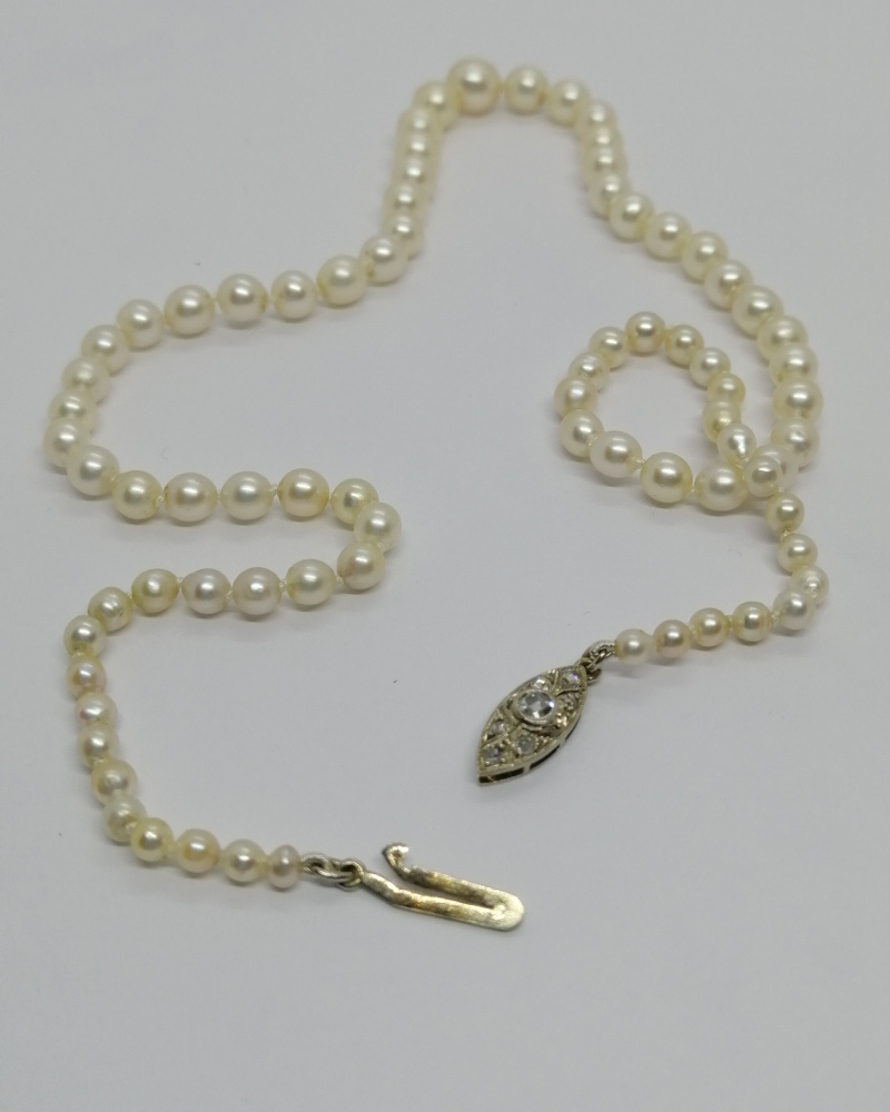 Collier or et perles de culture blanche, en chute, fermoir or gris et diamants, 1920-30. – Image 5