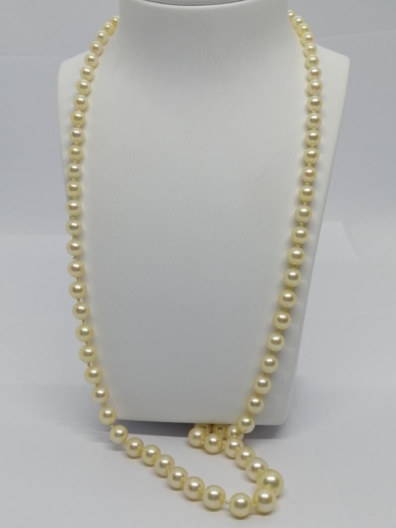 Collier or et perles de culture, en chute et de couleur crème, 1960-80.