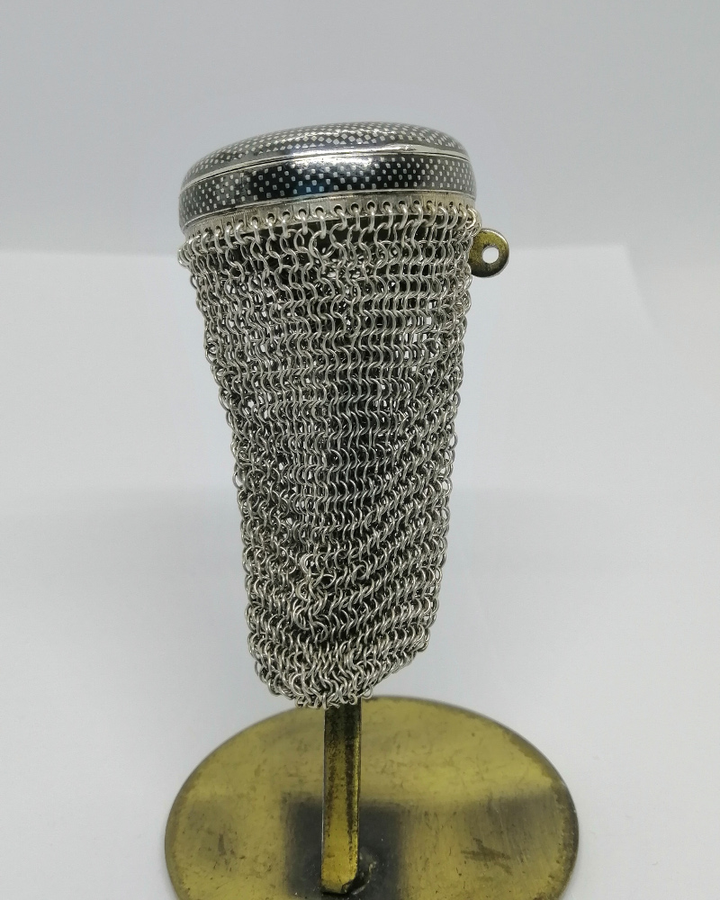 Bourse en argent massif, modèle rond et niellé, rare, 1900.