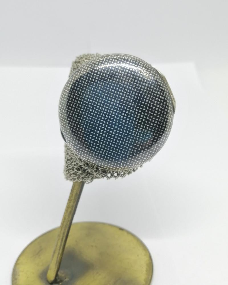 Bourse en argent massif, modèle rond et niellé, rare, 1900. – Image 2