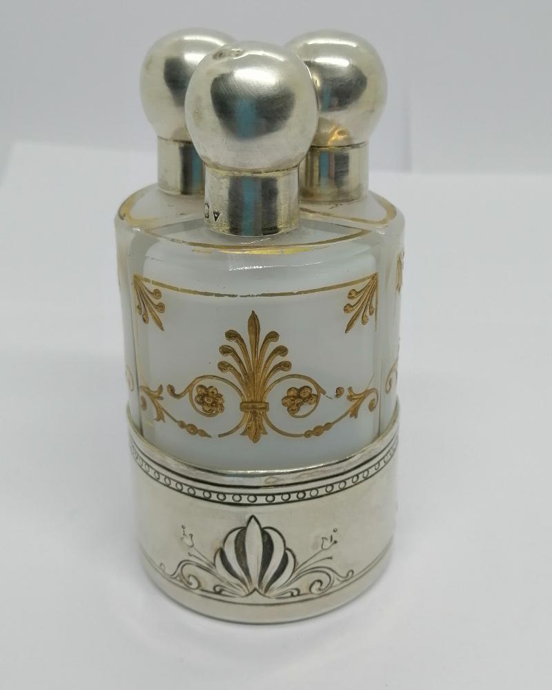 Cave à senteurs, argent massif, trois flacons en verre opalescent, 1900-20, Eugène Collet , Paris.