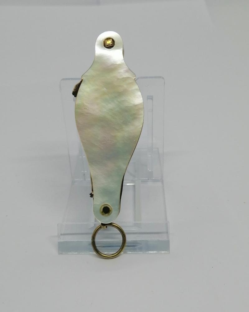 Lunette, argent/vermeil rosé, et monture en nacre, pliable, d'époque Empire, 1809-1819. – Image 2
