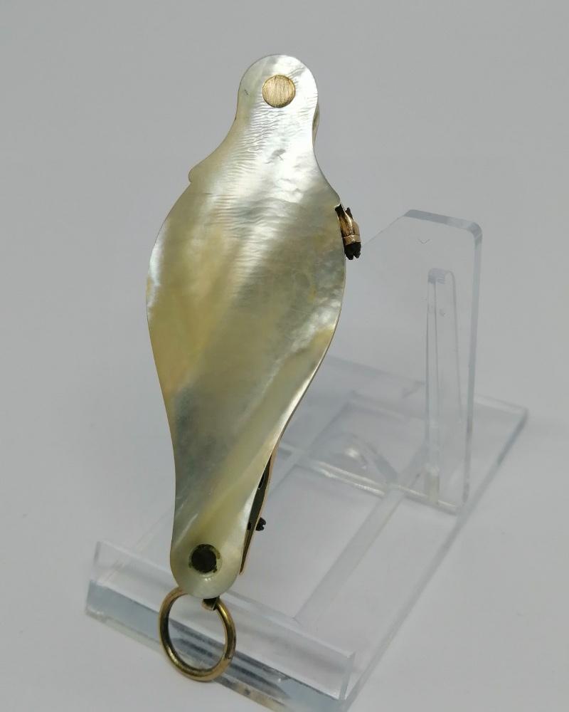 Lunette, argent/vermeil rosé, et monture en nacre, pliable, d'époque Empire, 1809-1819. – Image 3