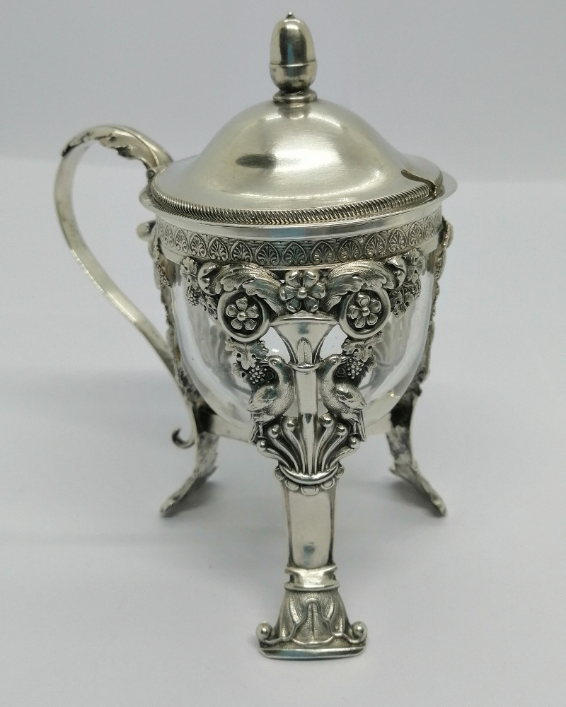 Moutardier argent massif , et son gobelet en cristal transparent, vers 1860-80.