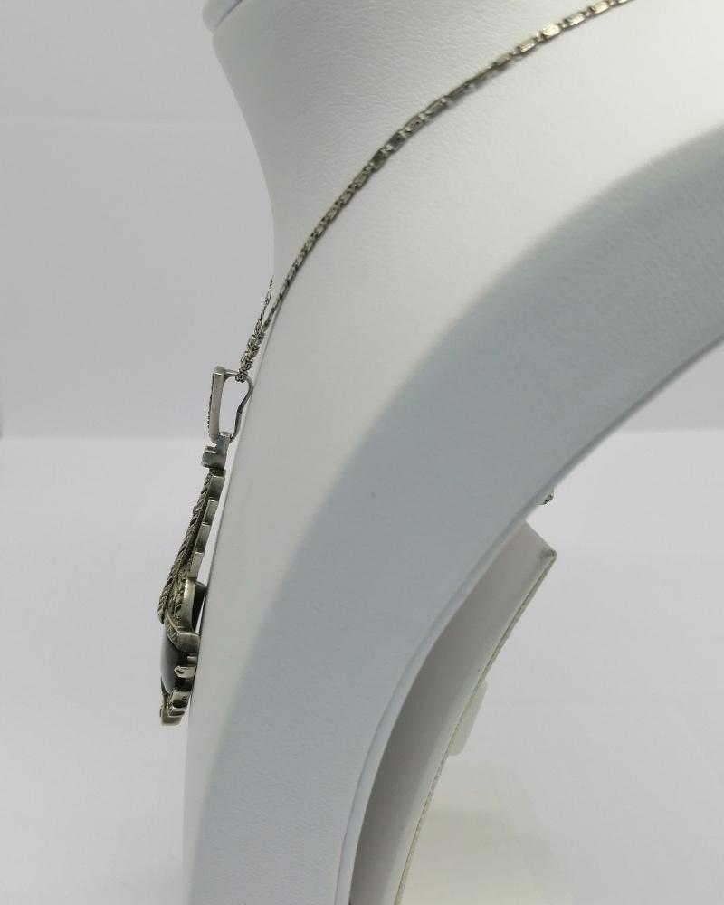 Pendentif argent, forme typique de l'Art Déco, pavage marcasites et un onyx sur mesure, 1930. – Image 3