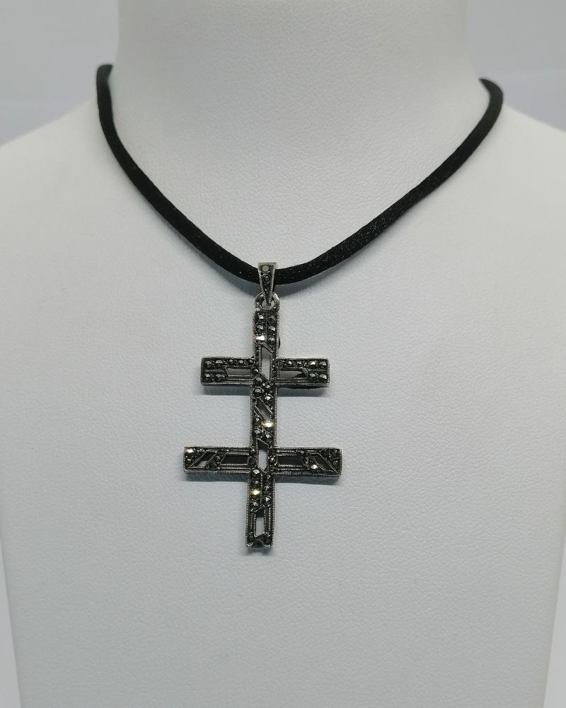 Pendentif argent, croix de Lorraine, pavée de marcasites, 1920.