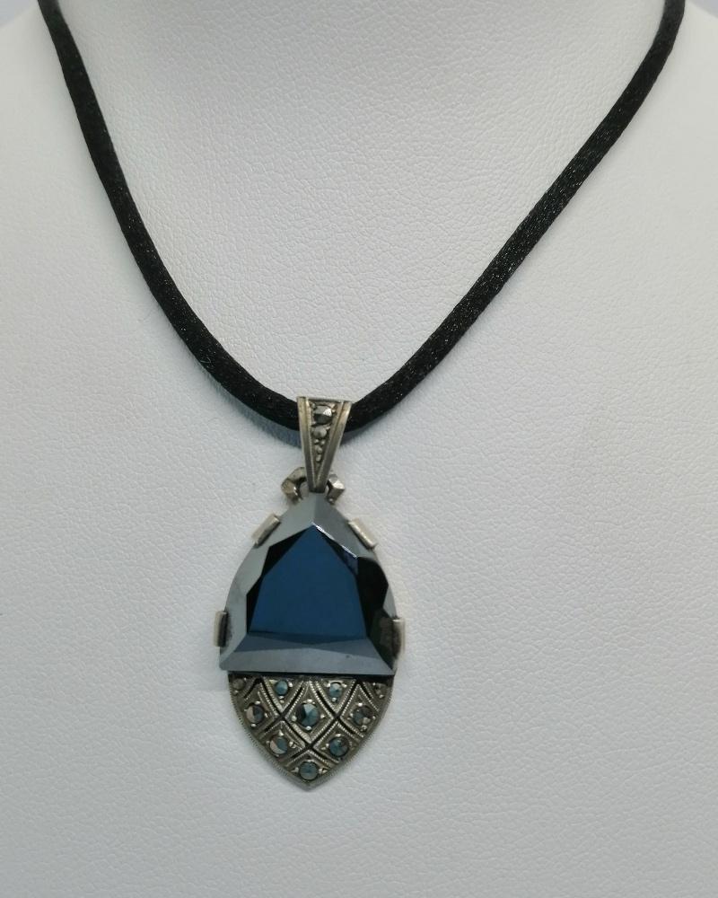 Pendentif argent, pavage marcasites et hématite taillée sur mesure, Art Déco, vers 1930. – Image 2