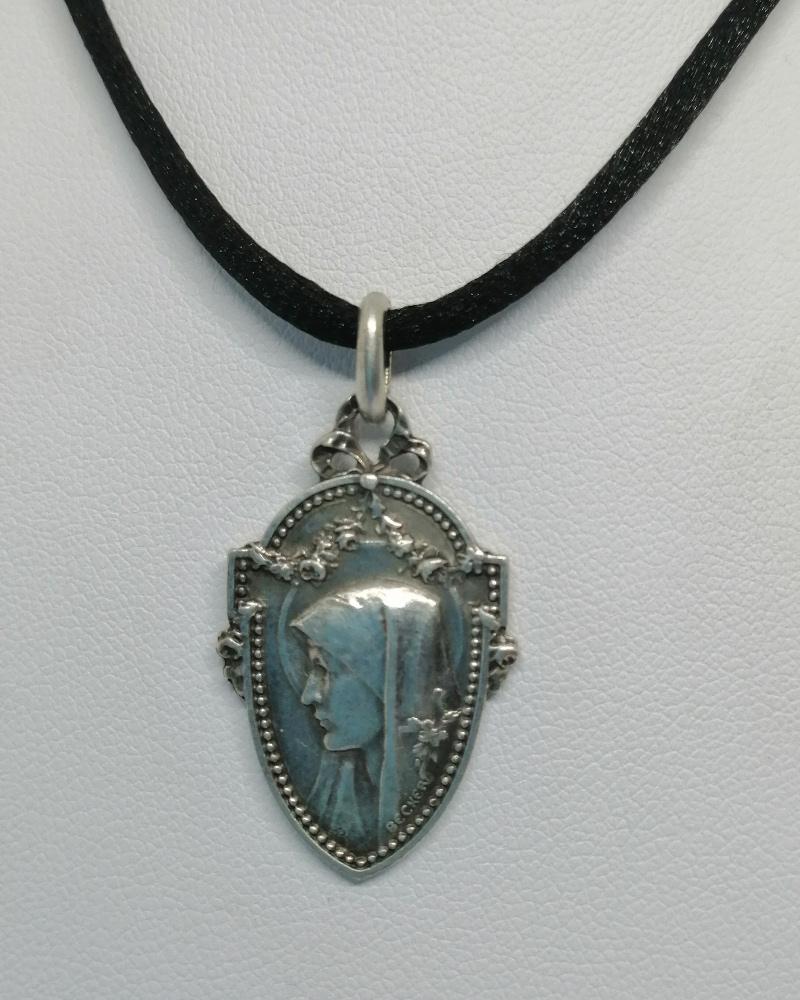 Pendentif argent, médaille de la Vierge, signée Becker, vers 1900. – Image 2