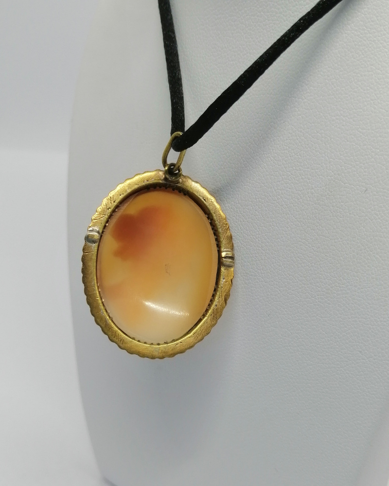 Pendentif, ovale, et camée coquillage, portrait féminin, vers 1920-30. – Image 4